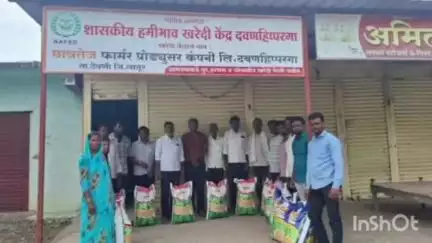 देवणी: छात्रतेज  एफपीसी कार्यालय दवन हिप्परगा येथे गटातील शेतकरी बांधवांना सोयाबीन पीक प्रात्यक्षिक अंतर्गत 25 बॅगचे वाटप
