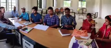 बनकटवा: बनकटवा प्रखंड विकास पदाधिकारी ने लोहिया स्वच्छ बिहार अभियान की समीक्षा बैठक की