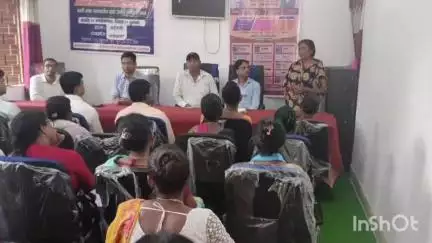 गोपीकांदर: गढियापानी और गोपीकांदर पंचायत भवन में प्रधानमंत्री जनजातीय न्याय महाअभियान एवं धरती आबा ग्राम उत्कर्ष अभियान