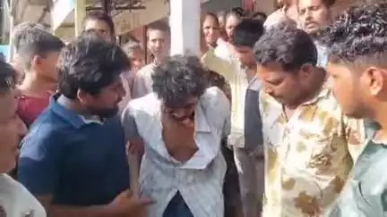 గంజాయి మత్తులో ఇళ్లలోకి వెళ్లి ఆడవాళ్ళ పట్ల సభ్యంగా ప్రవర్తించిన వ్యక్తికి దేహశుద్ధి చేసిన బలరాం కాలనీవాసులు