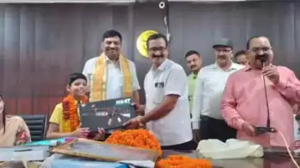मनकापुर: बार एसोसिएशन मनकापुर के तत्वाधान में तहसील सभागार में उप निबंधक का विदाई समारोह आयोजित हुआ