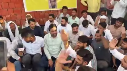नागौर: नागौर जिले के डॉ. राकेश बिश्नोई के परिजनों को 5 दिन से न्याय का इंतजार, नागौर सांसद धरने पर पहुंचे