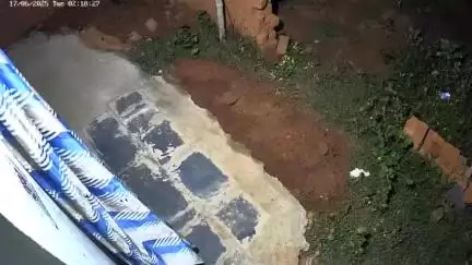 चारामा: चारामा ब्लॉक के रातेसरा गांव में हुई चोरी, CCTV में कैद हुआ अज्ञात चोर का चित्र