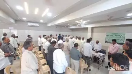 દહેગામ: શહેરમાં કો.ઓ. પ્રોસેસિંગ સોસાયટીની સામાન્ય સભા યોજાઈ: પ્લેન દુર્ઘટનાના મૃતકોને શ્રદ્ધાંજલિ અપાઈ