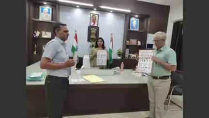 सवाई माधोपुर: सवाई माधोपुर कलेक्ट्रेट में जिला कलक्टर शुभम चौधरी ने सामान्य योग अभ्यासक्रम का पोस्टर किया विमोचन
