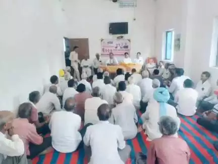 दलौदा: धमनार पंचायत में विकसित भारत चौपाल सभा का आयोजन, PM नरेंद्र मोदी सरकार के 11 साल पूरे होने पर सांसद पहुंचे