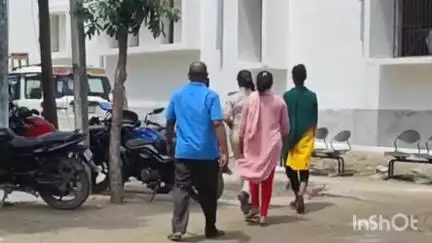 बिहारीगंज: पुलिसिया दबाव के बाद अपहृत युवती बिहारीगंज थाना पहुंची, महिला पुलिस ने लिया कब्जे में