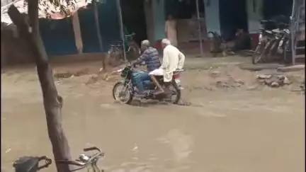 डोभी: मटन मोड़ से अमारूत बाजार जाने वाली सड़क मार्ग की स्थिति जर्जर, राहगीरों के साथ बाजरवासियों की बड़ी परेशानी #jansamsya