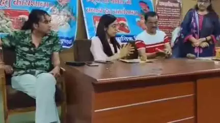 खंडवा नगर: खंडवा नगर निगम द्वारा मिट्टी की मूर्ति बनाने के लिए कार्यशाला का आयोजन किया गया
