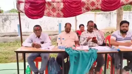 चारामा: धरती आबा जनजातीय ग्राम उत्कर्ष अभियान के तहत ग्राम पंचायत तुएँगाहन में किया गया विशेष शिविर आयोजित