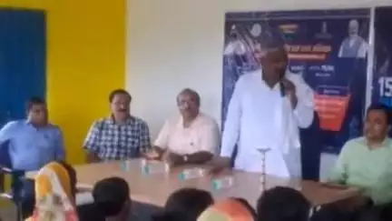 टुंडी : धरती आबा जनजातीय उत्कर्ष अभियान के तहत  टुंडी के कोल्हर एवं चकामानपुर में कैम्प का आयोजन किया गया ।