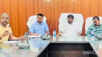 बेमेतरा: बेमेतरा नगर पालिका में नगर पालिका अध्यक्ष ने पीएचई विभाग के अधिकारियों एवं पंप ऑपरेटर्स के लिए बैठक की