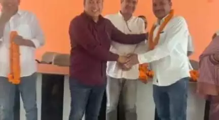 नंदप्रयाग: नंदप्रयाग नगर पंचायत सभागार में जिला कांग्रेस कमेटी चमोली की बैठक आयोजित की गई, विधायक रहे मौजूद