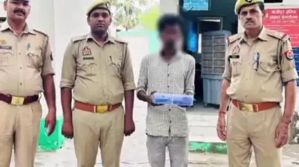 गाज़ीपुर: बरेसर थाने की पुलिस ने दहेन्दू गांव के पास अवैध असलहा लेकर घूम रहे युवक को किया गिरफ्तार, बरामद हुआ एक तमंचा व कारतूस