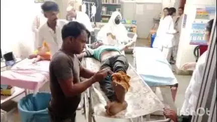 पवई इलाके में काम करते समय युवक रवि दाहिया को सांप ने काटा, अस्पताल में भर्ती