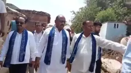 पैलानी: BSP प्रदेश अध्यक्ष ने चिल्ला थाना क्षेत्र में दुष्कर्म पीड़ित मृत बच्ची के परिजनों को मदद का आश्वासन दिया