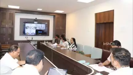कमिश्नर कार्यालय में वीडियो कॉन्फ्रेंसिंग द्वारा कमिश्नर ने हरदा, बैतूल एवं नर्मदापुरम कलेक्टरों को दिए निर्देश