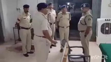 बेमेतरा: चंदनू पुलिस थाना का दुर्ग रेंज के आईजी रामगोपाल गर्ग ने किया निरीक्षण, दिए आवश्यक दिशा-निर्देश