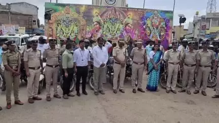 ಕೂಡ್ಲಿಗಿ: ಕೂಡ್ಲಿಗಿ ಪಟ್ಟಣದಲ್ಲಿ ಪೊಲೀಸ್ ಇಲಾಖೆ ವತಿಯಿಂದ,ರಸ್ತೆ ಸುರಕ್ಷತಾ ಕಾರ್ಯಕ್ರಮ
