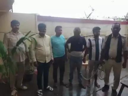 टेटिया बम्बर: टेटिया बंबर पुलिस ने शराब के नशे में हंगामा कर रहे चार लोगों को अलग-अलग जगहों से किया गिरफ्तार