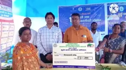 खरसावां: खरसावां में धरती आबा जनजातीय ग्राम उत्कर्ष अभियान के तहत शिविर लगा, योजनाओं की जानकारी दी गई