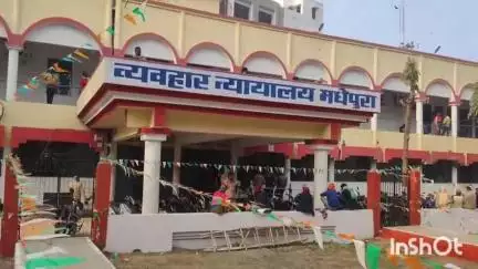 शंकरपुर: पुलिस दबाव से गिद्दा गांव के फरार शराब कारोबारी चंदेश्वरी सरदारनी ने न्यायालय में किया आत्मसमर्पण, 18 जून को