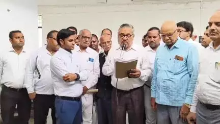 सिराथू: सर्किल रेट बढोत्तरी के खिलाफ अधिवक्ताओं ने सिराथू तहसील और रजिस्ट्री ऑफिस में किया प्रदर्शन #jansamasya