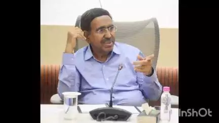విశాఖపట్నం: యోగా వేడుకలో పాల్గొనే ప్రజలకు రవాణా సదుపాయంపై విశాఖ జిల్లా కలెక్టర్ కార్యాలయంలో మంత్రుల సమీక్ష