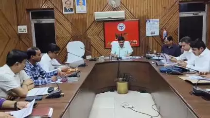 सहारनपुर: कलेक्ट्रेट में जिलाधिकारी मनीष बंसल ने राजस्व वादों के निस्तारण के लिए निर्धारित समय सीमा का पालन करने का दिया निर्देश