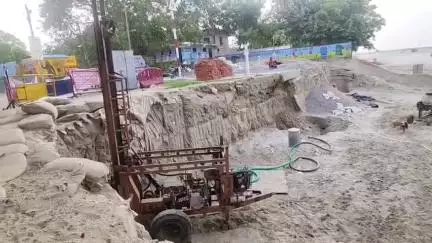 उन्नाव: शुक्लागंज के आनंद घाट पर गंगा के किनारे बनारस के तंज पर ₹1.6 करोड़ की लागत से बनेगा 25 मी लंबा और 11 मी चौड़ा आरती स्थल