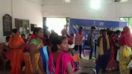 भरनो: भरनो प्रखंड क्षेत्र में धरती आबा जनजातीय ग्राम उत्कर्ष अभियान के तहत शिविर का आयोजन