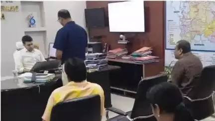 डुमरा: सीतामढ़ी डीएम ने जिला कोर कमेटी की बैठक में प्रतीक्षालय के शौचालय दुरुस्त करने के निर्देश दिए
