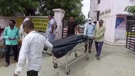 फतेहपुर: कानपुर के महाराजपुर सिकठिया के समीप संदिग्ध अवस्था में मृत मिले युवक के भाई ने 3 लोगों पर हत्या का आरोप लगाया