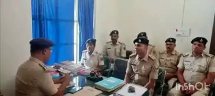 मधुबनी: अनुमंडल पुलिस पदाधिकारी सदर 1 ने कार्यालय में रहिका थानाध्यक्ष व अनुसंधानकर्ताओं के साथ की समीक्षा