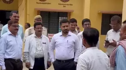 हैदरगढ़: डीएम ने टीकारामन पीएचसी व उप स्वास्थ्य केंद्र बेहटा का किया निरीक्षण, संवेदनशील व्यवहार और पूर्ण सहयोग के दिए निर्देश