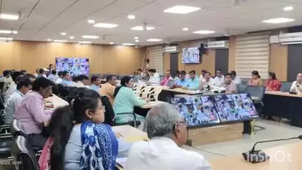मुशहरी: समीक्षा बैठक में डीएम ने मूसारी और कांति के सीईओ और उनकी टीम पर लगाया ₹2 लाख का जुर्माना