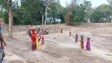 हैदरगढ़: बहुता में मोती का पुरवा गांव में आदर्श कृष्ण गोपाल गोखले तालाब में महिलाओं को मिला रोजगार, महिलाएं बनीं आत्मनिर्भर