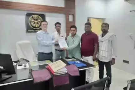 बलरामपुर: कलेक्ट्रेट बलरामपुर में पशुमित्रों ने अपर जिलाधिकारी को सौंपा ज्ञापन, नियमित मानदेय की मांग की