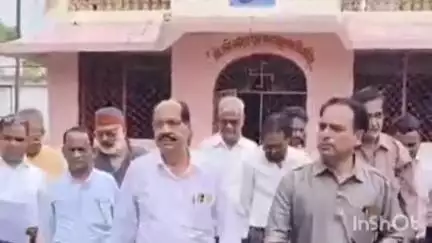आलोट: तहसील कार्यालय में कायस्थ समाज और चित्रांश यूथ फेडरेशन ने कथावाचक पंडित मिश्रा के खिलाफ राष्ट्रपति के नाम ज्ञापन सौंपा