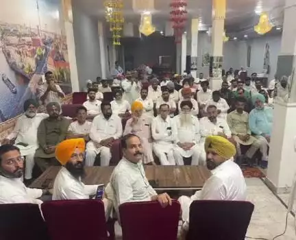 ਨਿਹਾਲ ਸਿੰਘਵਾਲਾ: ਨਿਹਾਲ ਸਿੰਘ ਵਾਲਾ ਵਿਖੇ ਕਾਗਰਸ ਪ੍ਰਧਾਨ ਸ ਅਮਰਿੰਦਰ ਸਿੰਘ ਰਾਜਾ ਵੜਿੰਗ ਜੀ ਦੇ ਦਿਸ਼ਾਂ ਨਿਰਦੇਸ਼ਾਂ ਅਨੁਸਾਰ ਬਲਾਕ ਕਾਂਗਰਸ ਹੋਈ ਮੀਟਿੰਗ