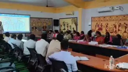 कर्माटांड /विद्यासागर: जामताड़ा: कर्माटांड़ प्रखंड कार्यालय में बीएलओ का प्रशिक्षण आयोजित, नक्शा बनाने की जानकारी दी गई