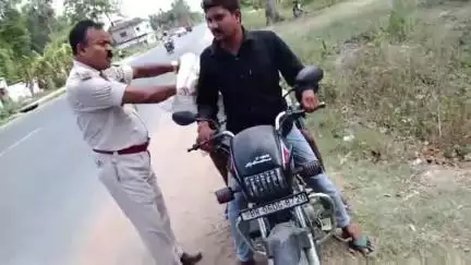 सरैया: बतरौलिया में पुलिस ने वाहन चेकिंग में 46 बियर के साथ दो शराब तस्करों को किया गिरफ्तार, भेजा जेल