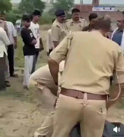 बेवर। थाना क्षेत्र नवीगंज शराब के ठेके के पास मिला युवक का शब....