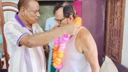 হাইলাকান্দি: মোহাম্মদপুর দ্বিতীয় খন্ড পরিদর্শনে গিয়ে শিক্ষাগুরুর স্বাস্থ্যের খোঁজ নিলেন বিধায়ক সুজাম উদ্দিন লস্কর