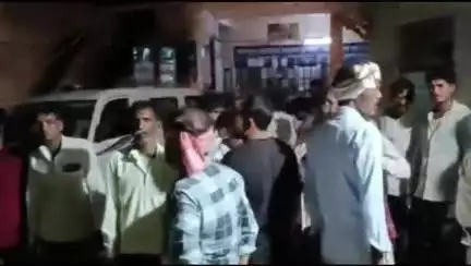 मण्डरायल: आरामपुरा में ट्रक से मार्बल उतारते समय मजदूर मार्बल के नीचे दबकर हुआ घायल, जिला अस्पताल की मौर्चरी में रखवाया शव
