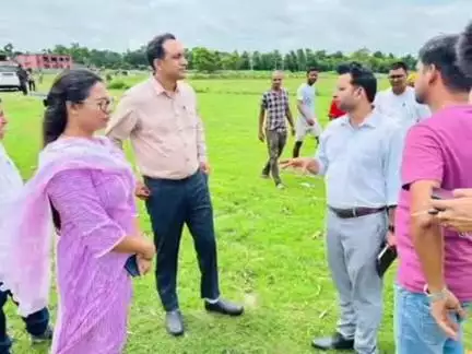 पूर्णिया पूर्व: जिला पंचायत राज पदाधिकारी ने पोठिया गंगेली में पंचायत सरकार भवन निर्माण हेतु चिन्हित भूमि का किया निरीक्षण