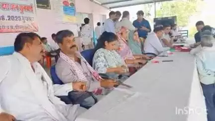 पीपलू: विधायक रामसहाय वर्मा ने ब्लॉक स्तरीय अधिकारियों की मौजूदगी में ग्राम नानेर में की जनसुनवाई