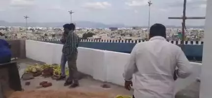 ఐదంతస్తుల భవనాన్ని కూల్చిన నగరపాలక సంస్థ అధికారులు