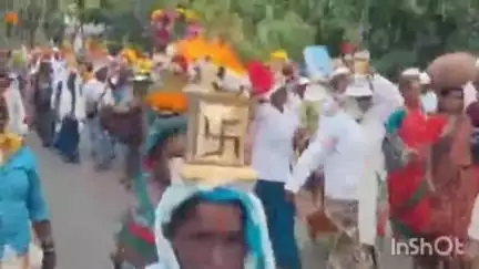 राहाता: श्रीक्षेत्र त्र्यंबकेश्वर येथे प्रस्तान ठेवलेल्या संत निवृत्तीनाथ महाराज पालखी सोहळ्याचे लोणी गावात भव्य दिव्य स्वागत