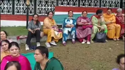 चम्बा: शक्ति माता मंदिर सरोल की सत्संग मंडली ने खज्जियार पहुंचकर विभिन्न राज्यों से आए सैलानियों के भ्रमण को बनाया यादगार